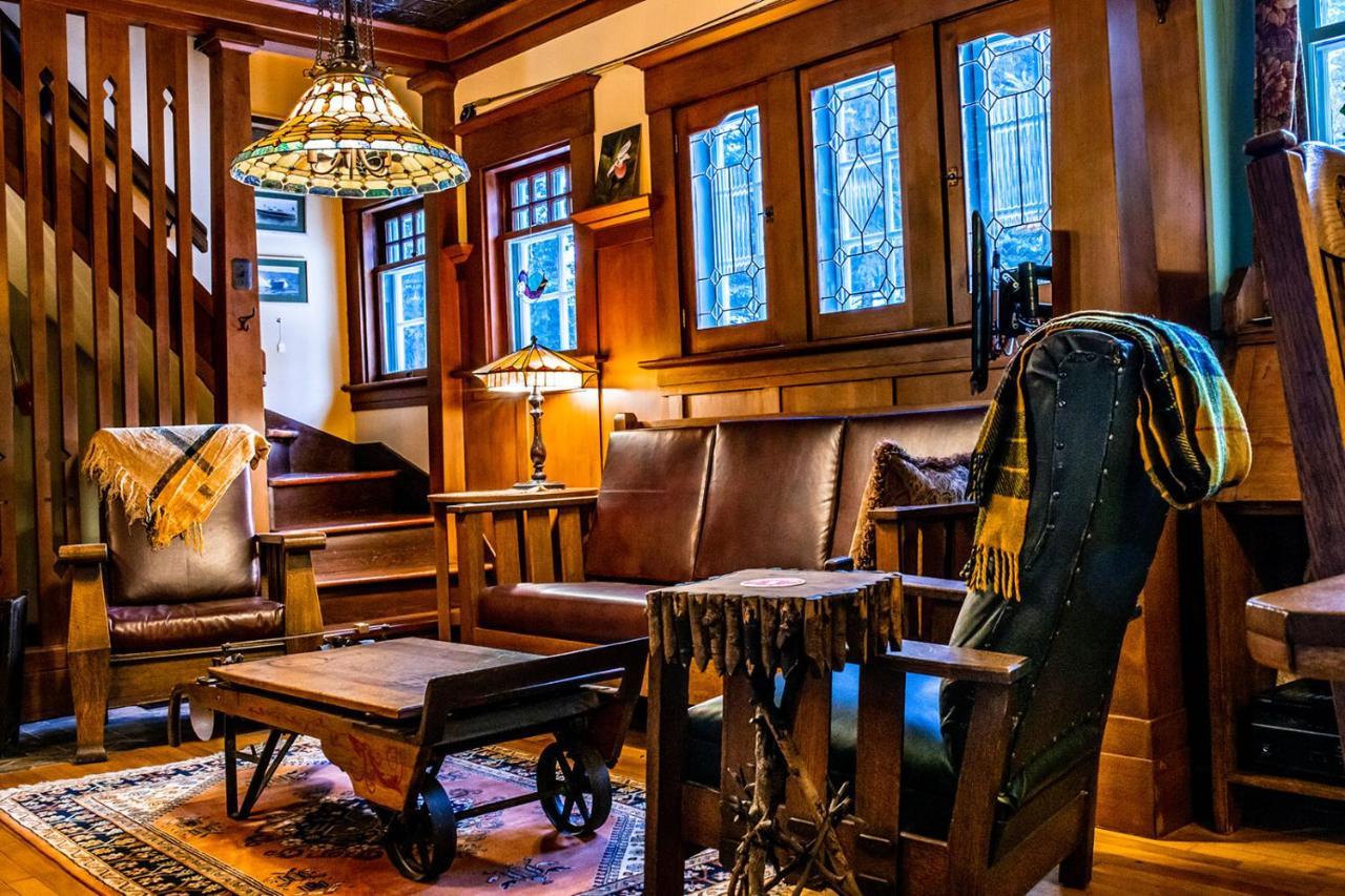 The Craftsman House Bed and Breakfast Bragg Creek Eksteriør billede
