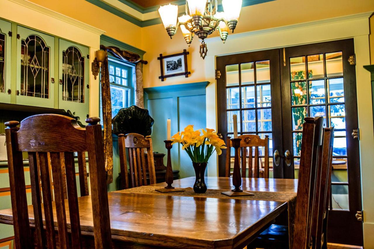 The Craftsman House Bed and Breakfast Bragg Creek Eksteriør billede