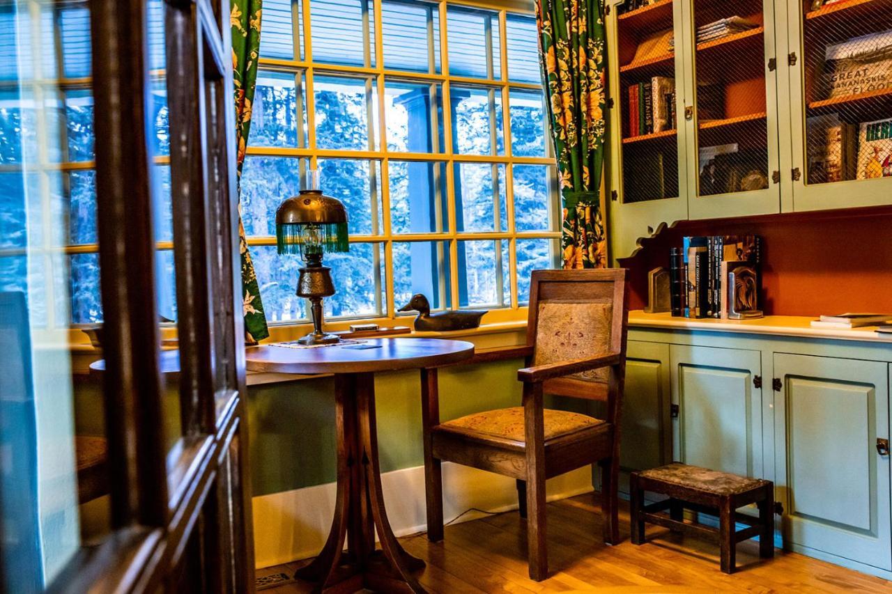 The Craftsman House Bed and Breakfast Bragg Creek Eksteriør billede